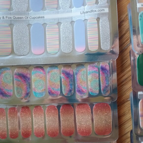 12 Pairs Lily and Fox Nail Wraps - Picture 3 of 5